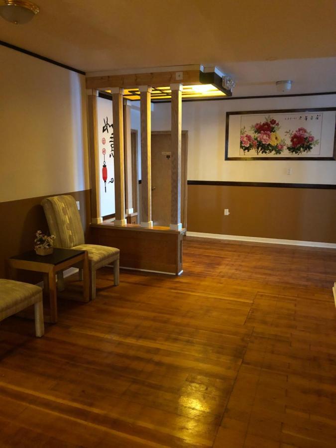 Heritage Place Hotel Gravelbourg 外观 照片