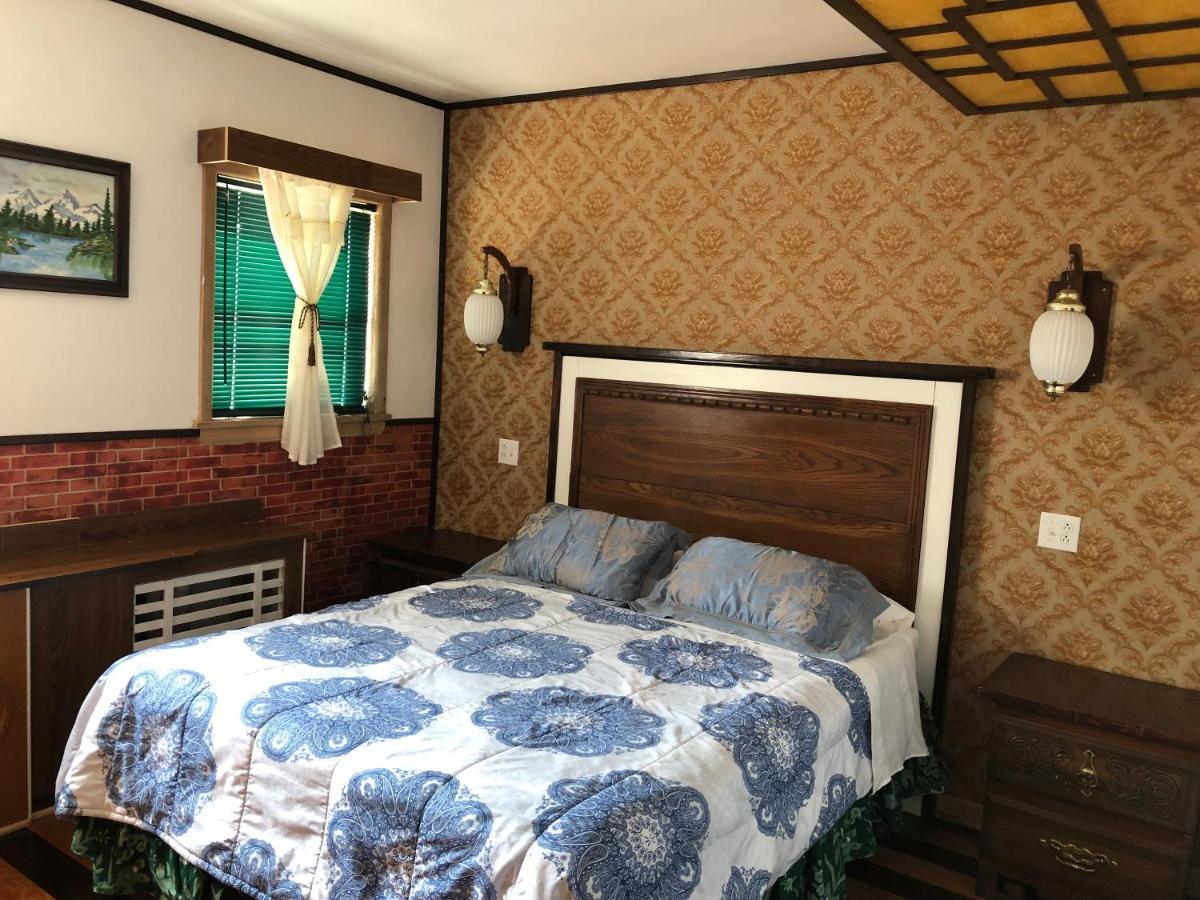 Heritage Place Hotel Gravelbourg 外观 照片