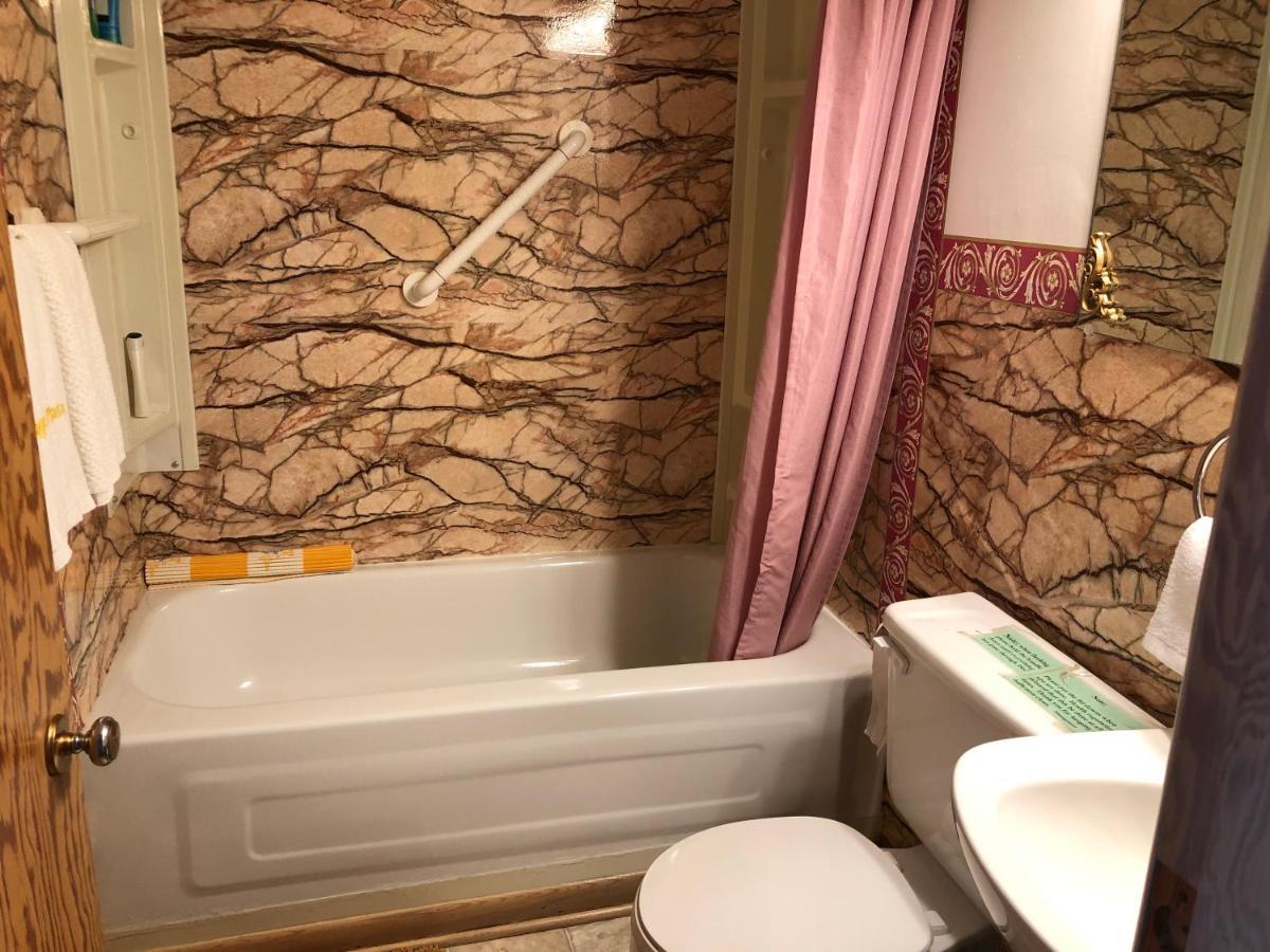 Heritage Place Hotel Gravelbourg 外观 照片
