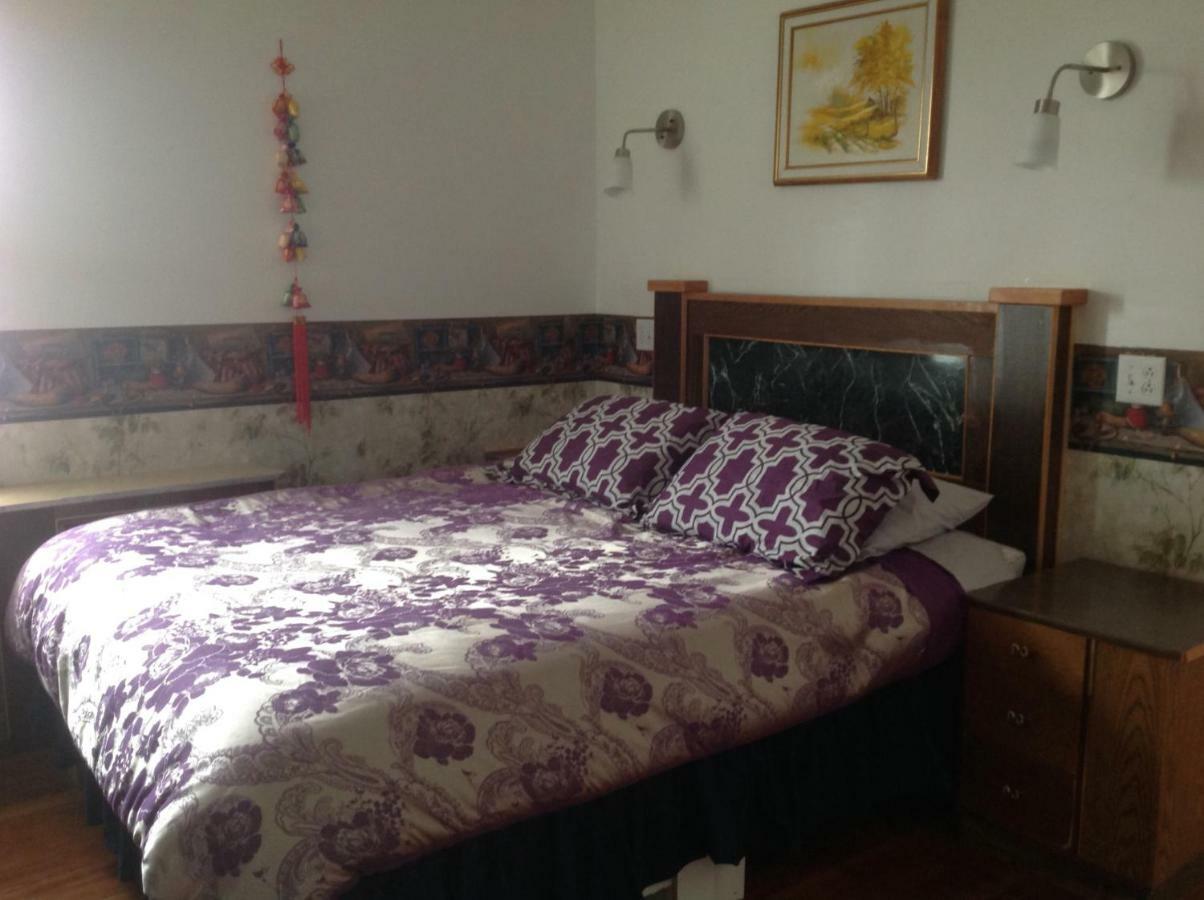 Heritage Place Hotel Gravelbourg 外观 照片