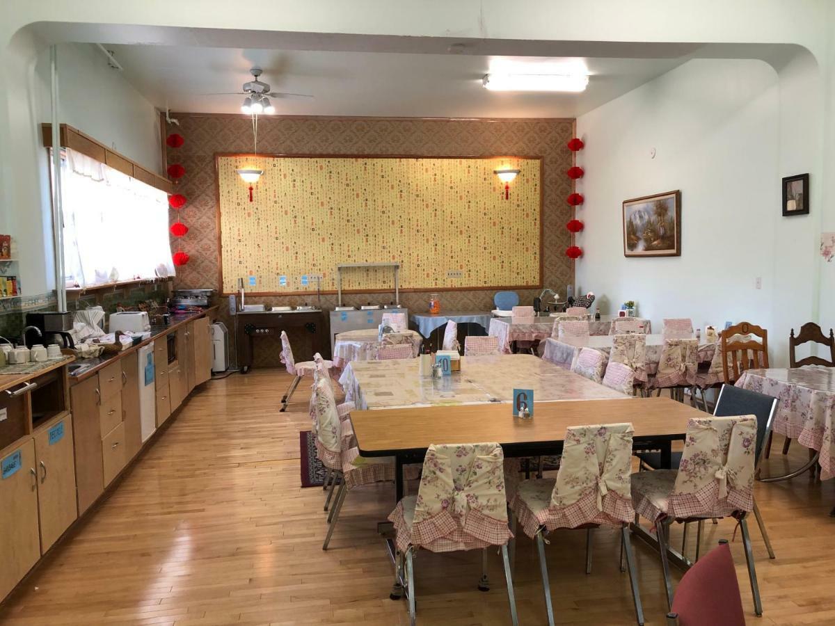Heritage Place Hotel Gravelbourg 外观 照片